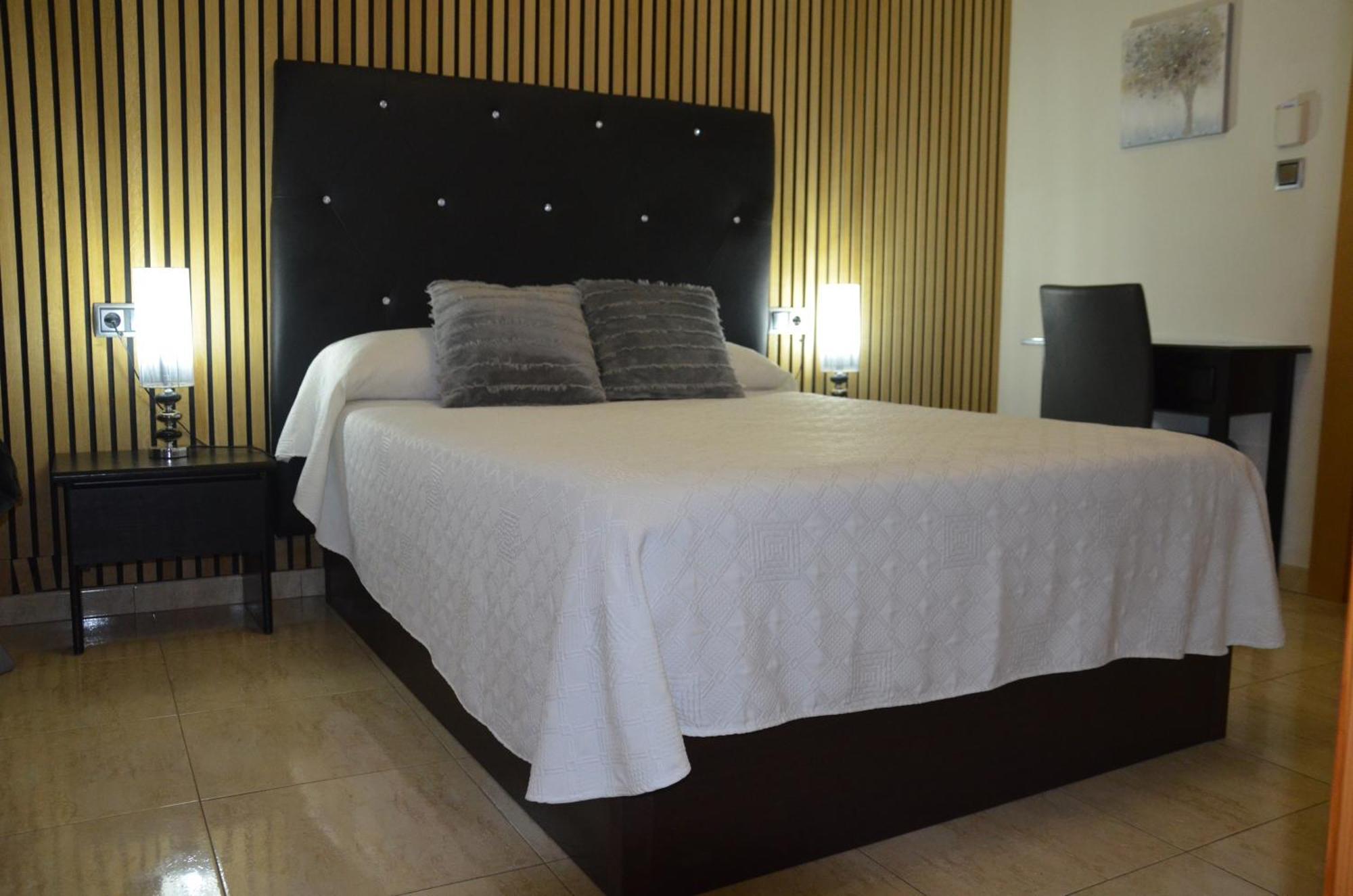 Hostal Mont Royal لقنت المظهر الخارجي الصورة