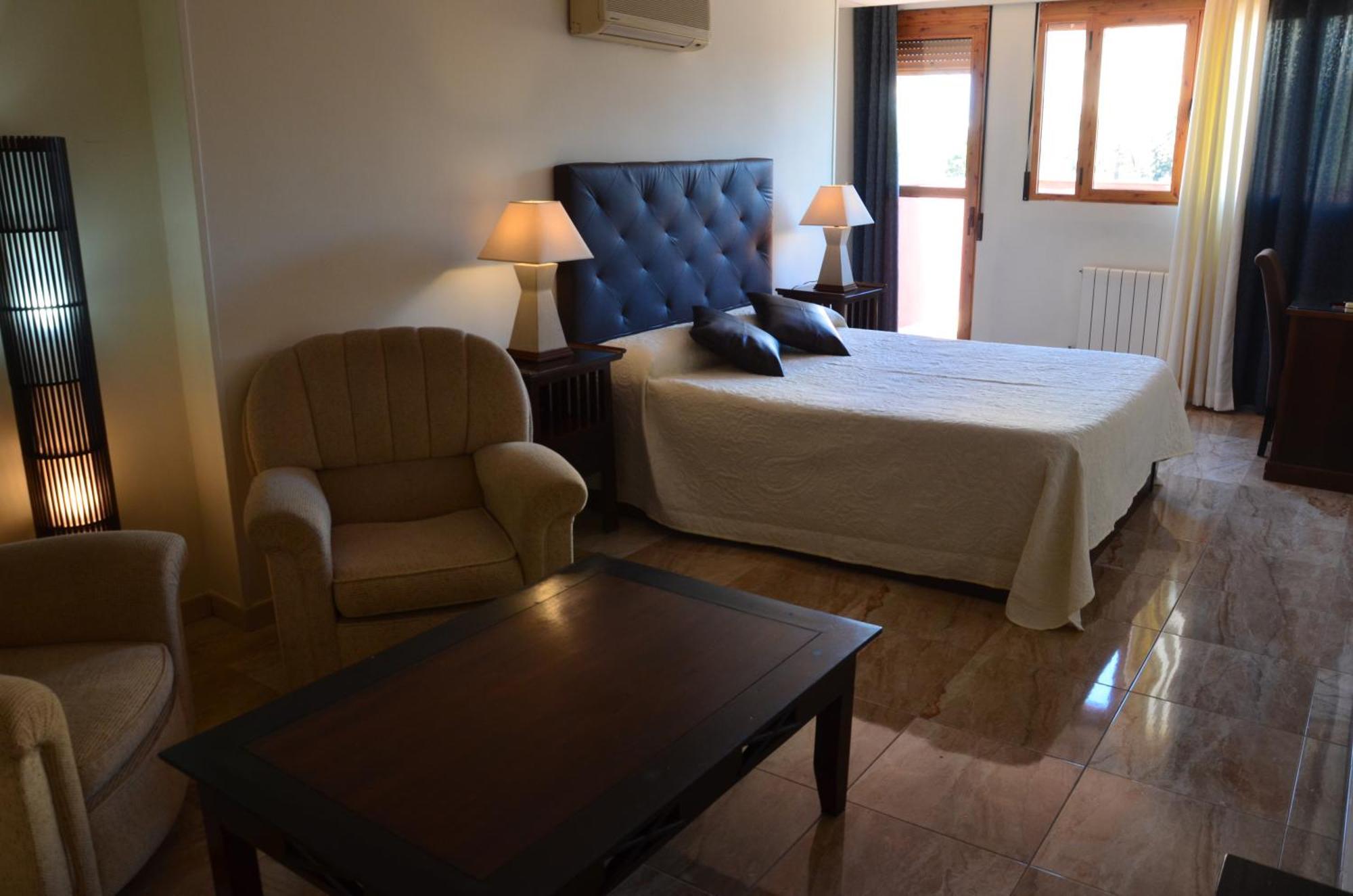 Hostal Mont Royal لقنت المظهر الخارجي الصورة