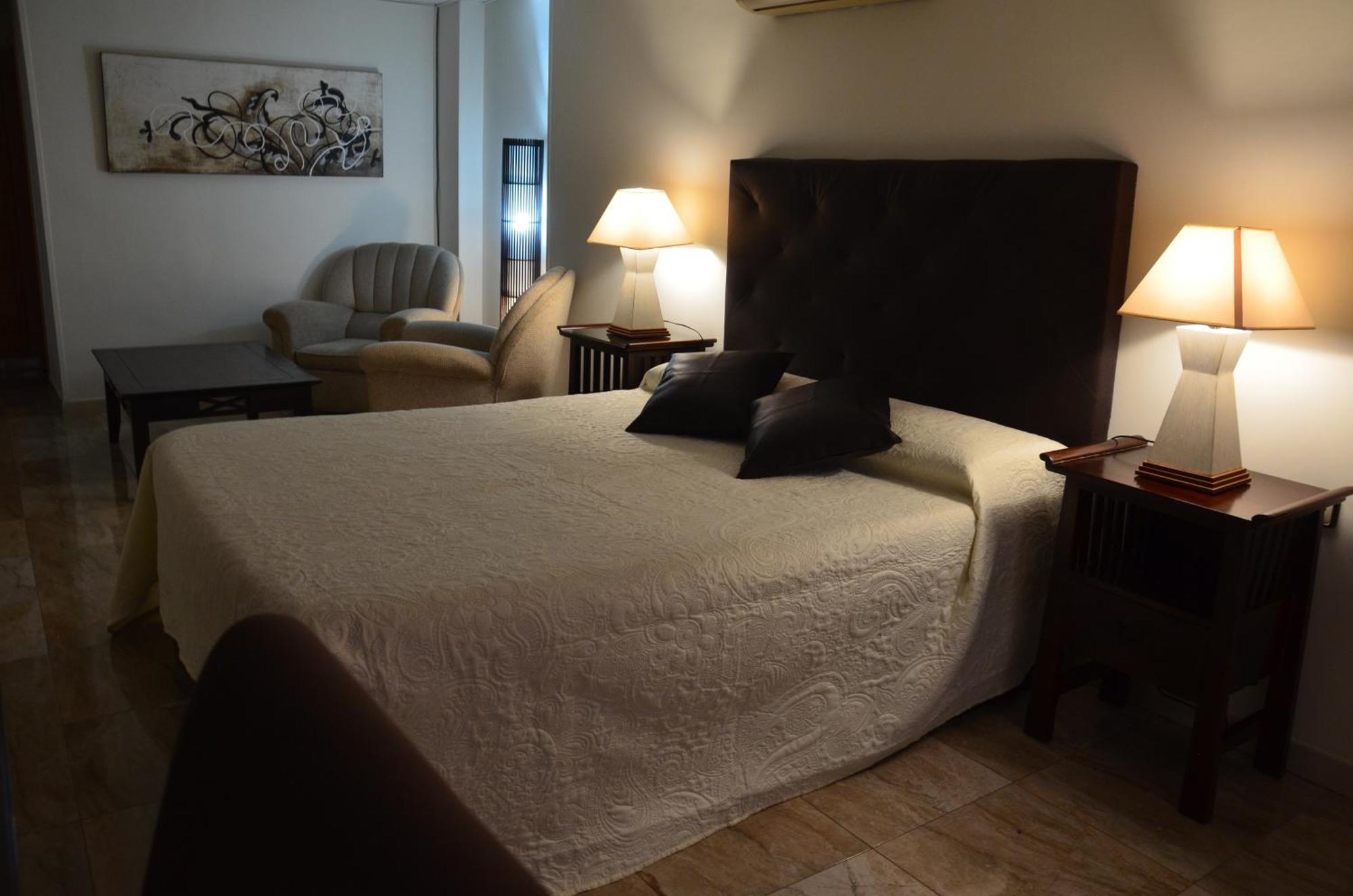 Hostal Mont Royal لقنت المظهر الخارجي الصورة