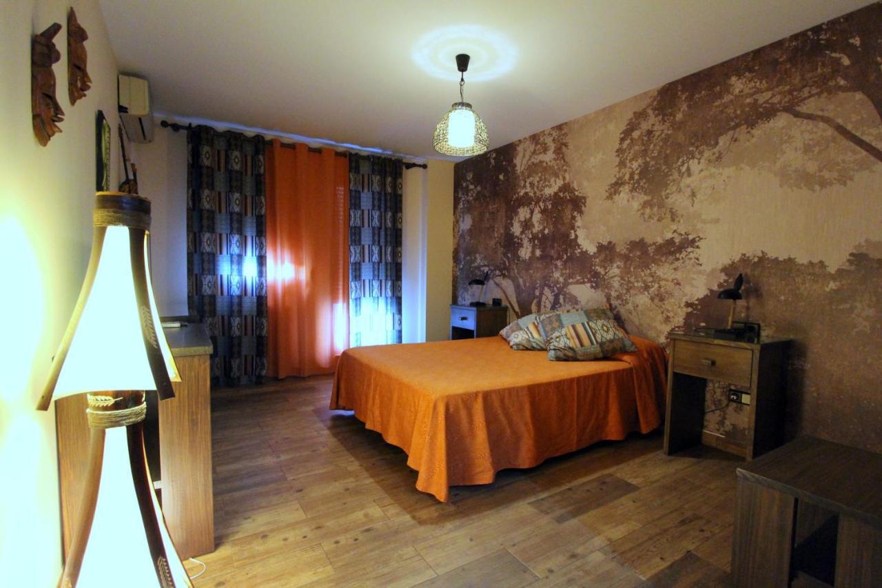 Hostal Mont Royal لقنت المظهر الخارجي الصورة