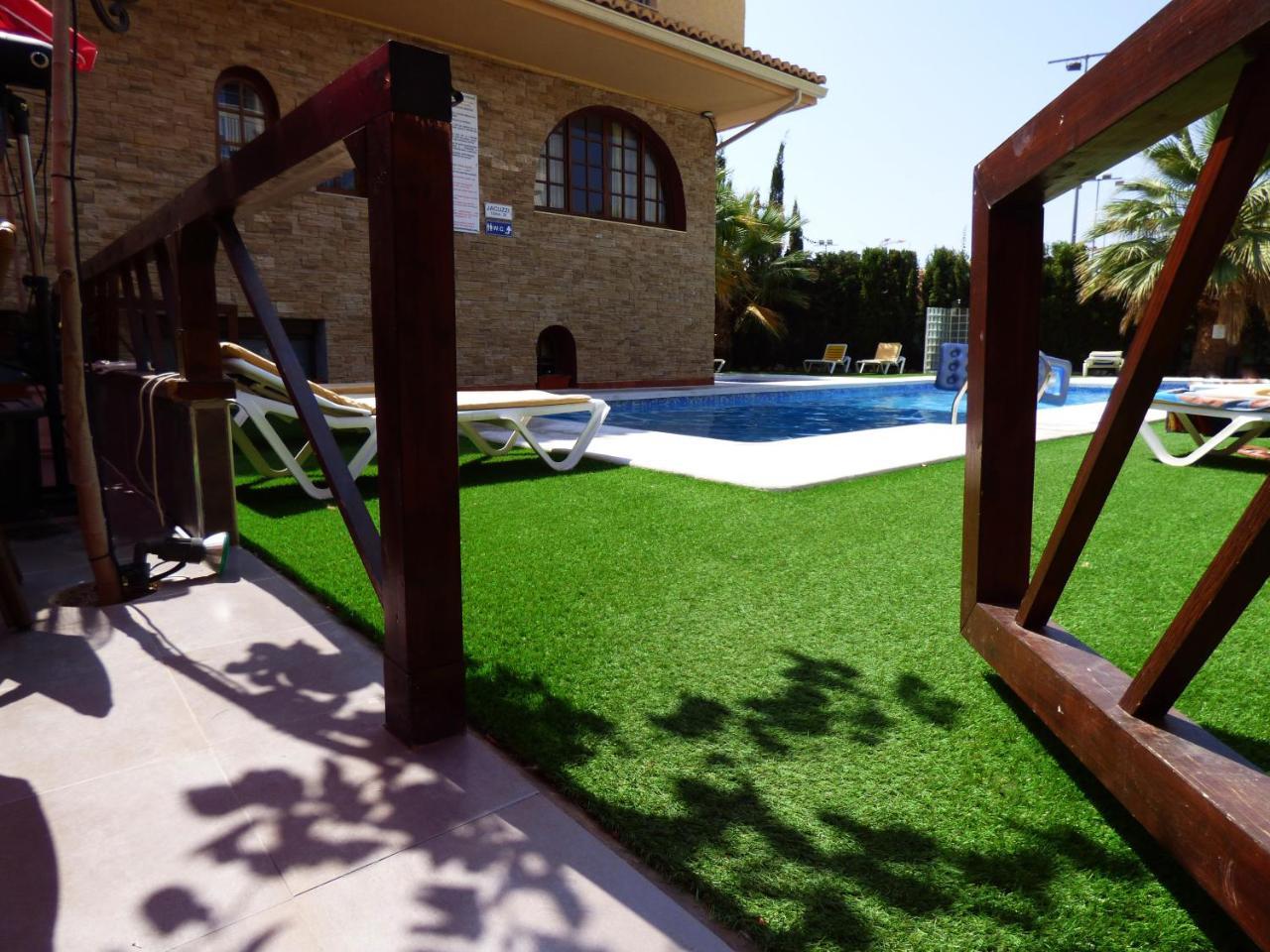 Hostal Mont Royal لقنت المظهر الخارجي الصورة